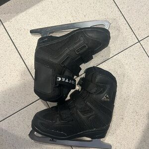 Softec by Jackson size 11J ice skates. Only worn a couple times